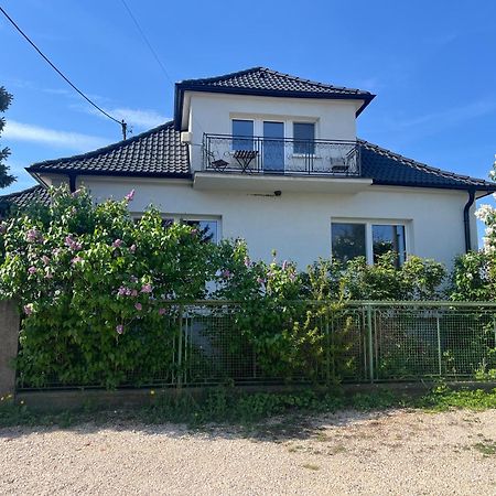 Апартаменты Jelenec House Экстерьер фото